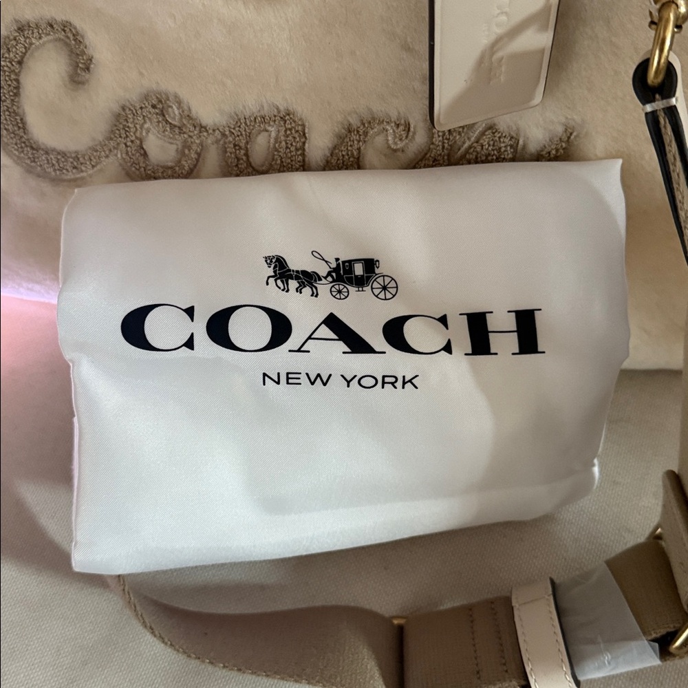 Coach - Picture 12 of 12